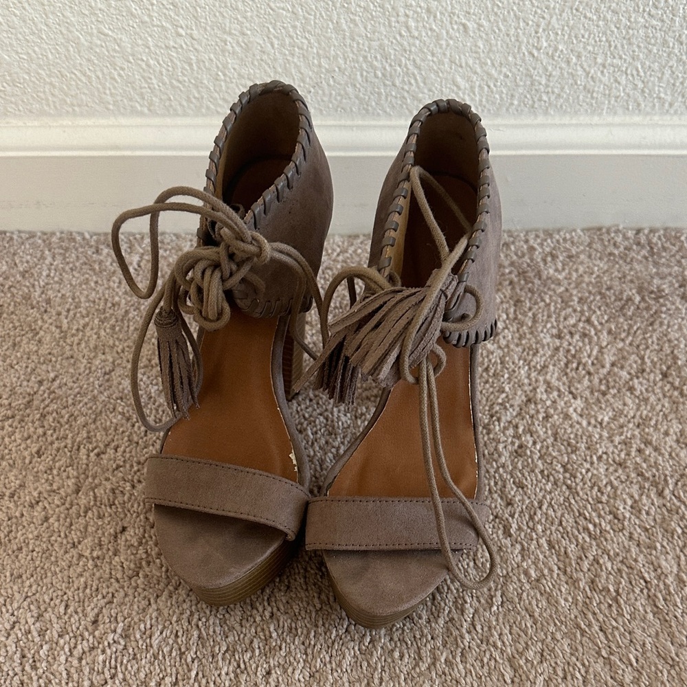 Pre- owned Elegant Taupe Women's Heels- 6.5